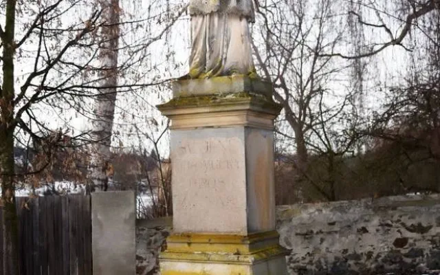 Více než sto let stojí u Lužnice. Sochu Jana Nepomuckého čeká obnova