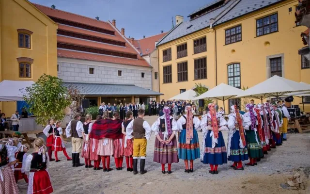 Zámecký pivovar v Jindřichově Hradci po letech chátrání slavnostně otevřel nový sál