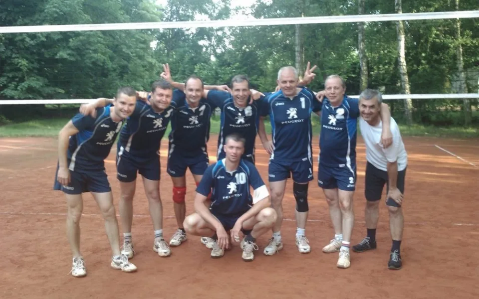 Slovan ČB zleva: Tomáš Petýrek-Lindros, Radek Leco-Greenspan, Libor Sláma-Hassan, Libor Matoušek-Kvak, Olda Hajný-Pepin, Pavel Prskavec-Grbič,Roman Lavička-Speedy, dole:Jarda Kobrle-Kvído,Sid,Cikrt a tak....