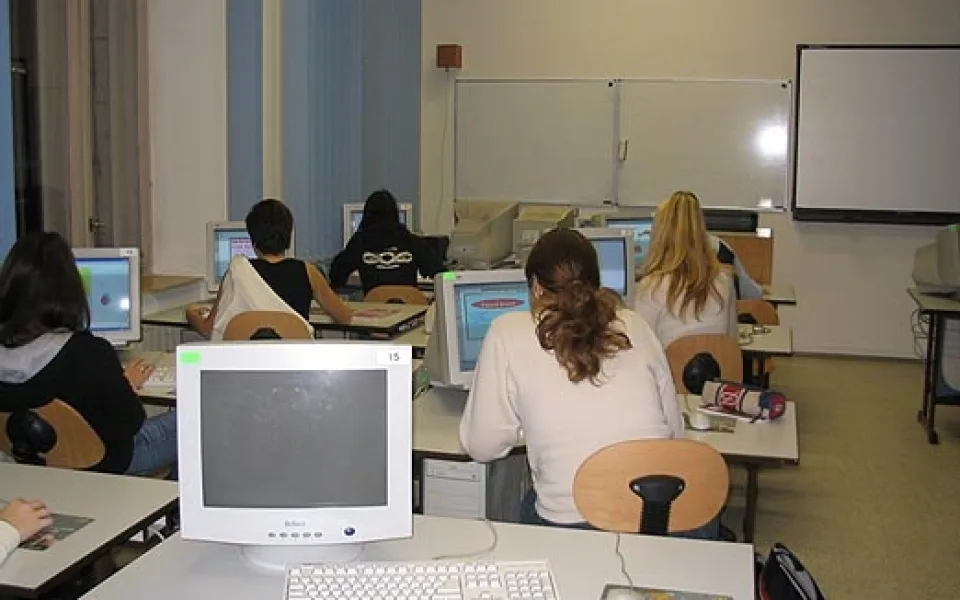 Obchodní akademie v Husově ulici