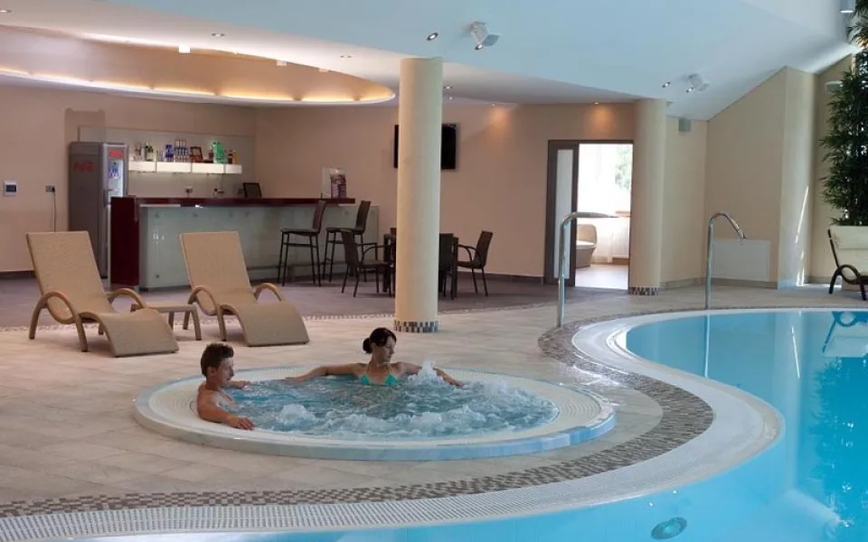 Wellness - bazén a whirlpool