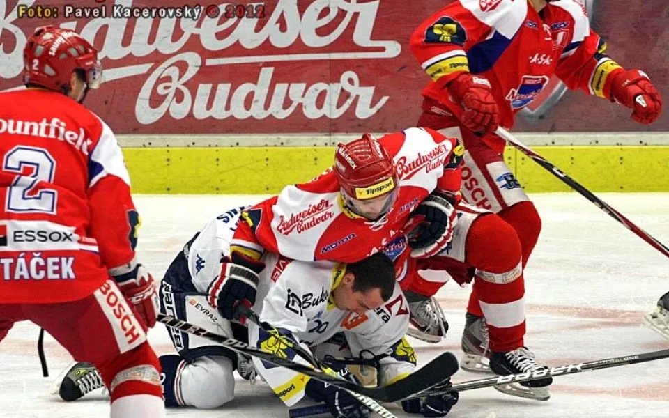 Pavel Kašpařík položil po buly Radima Hrušku na led