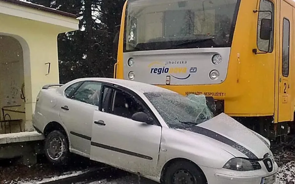 Seat po srážce s vlakem u jižní zastávky