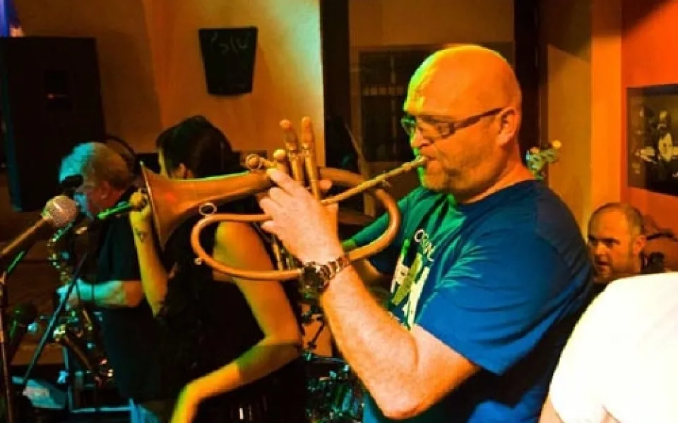 HE band na koncertě v Modrých dveřích v roce 2010