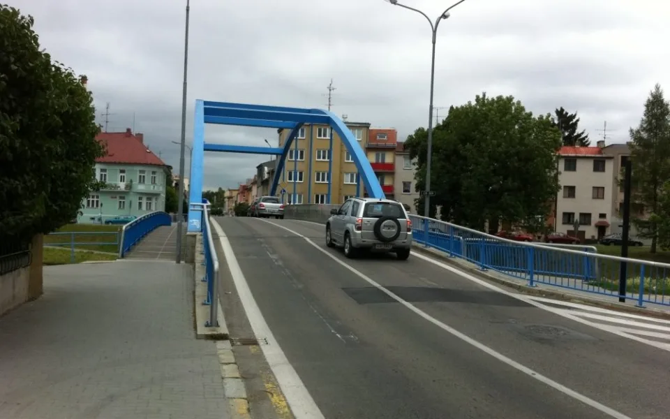 Auta budou po Modrém mostě jezdit nejdříve v průběhu léta