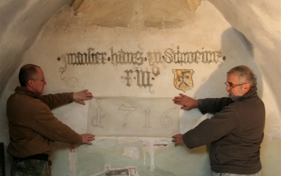 Na snímku restaurátoři Pavel Hála (vlevo) a Antonín Hamsík