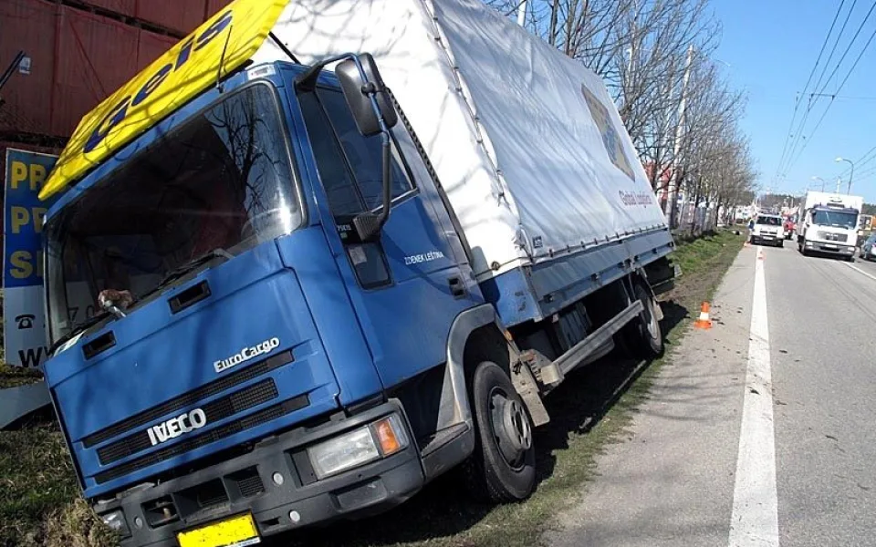 Nehoda nákladního automobilu na Borku