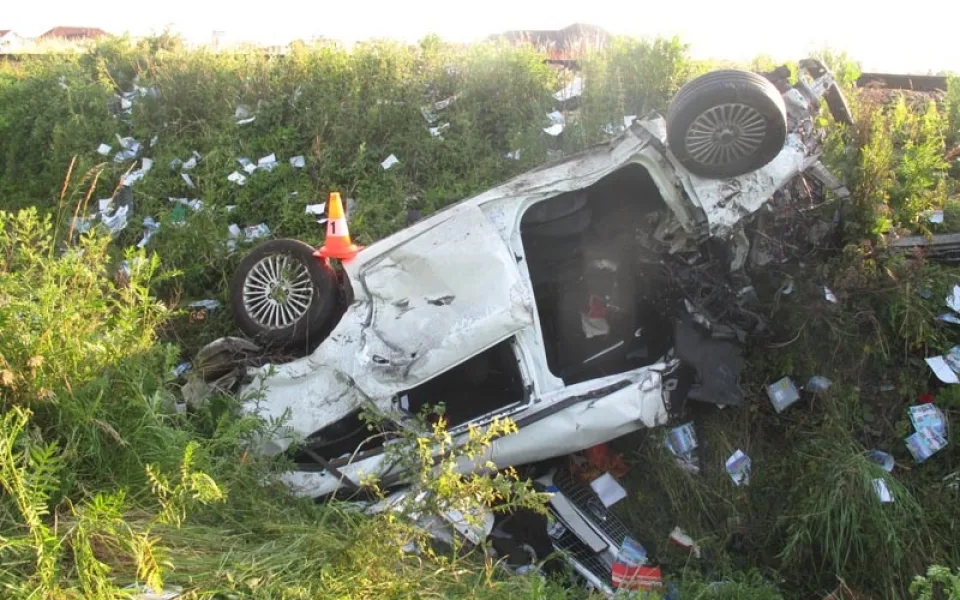Ford Mondeo po srážce s rychlíkem