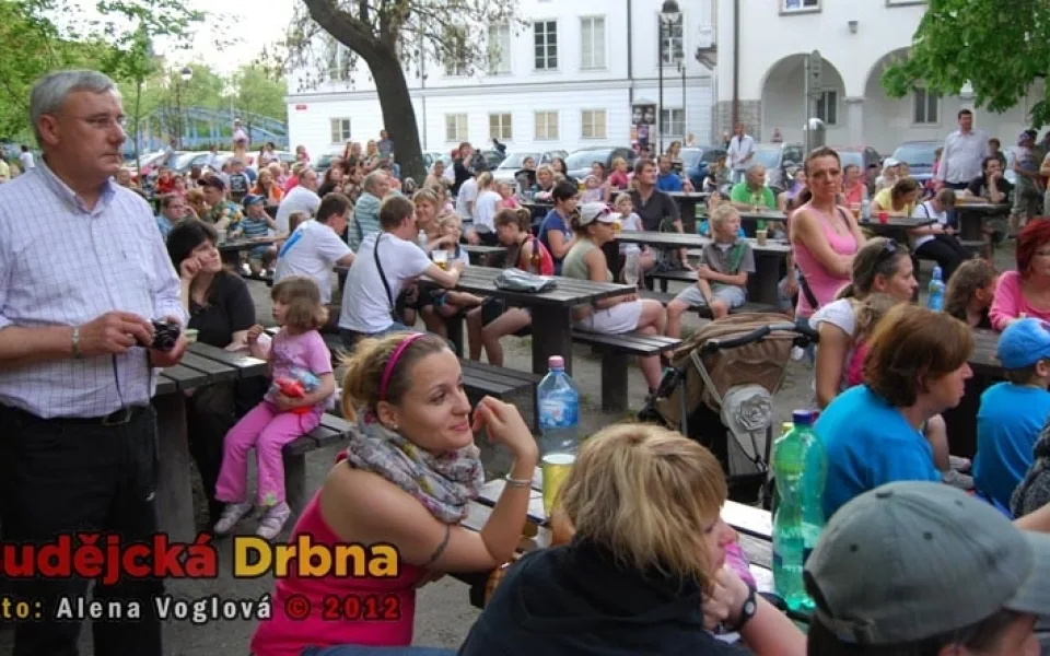 Letní scéna Slavie