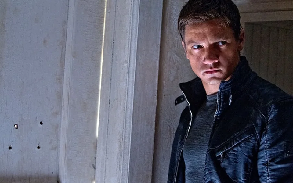 Hlavní roli ve filmu Bourneův odkaz ztvárnil Jeremy Renner