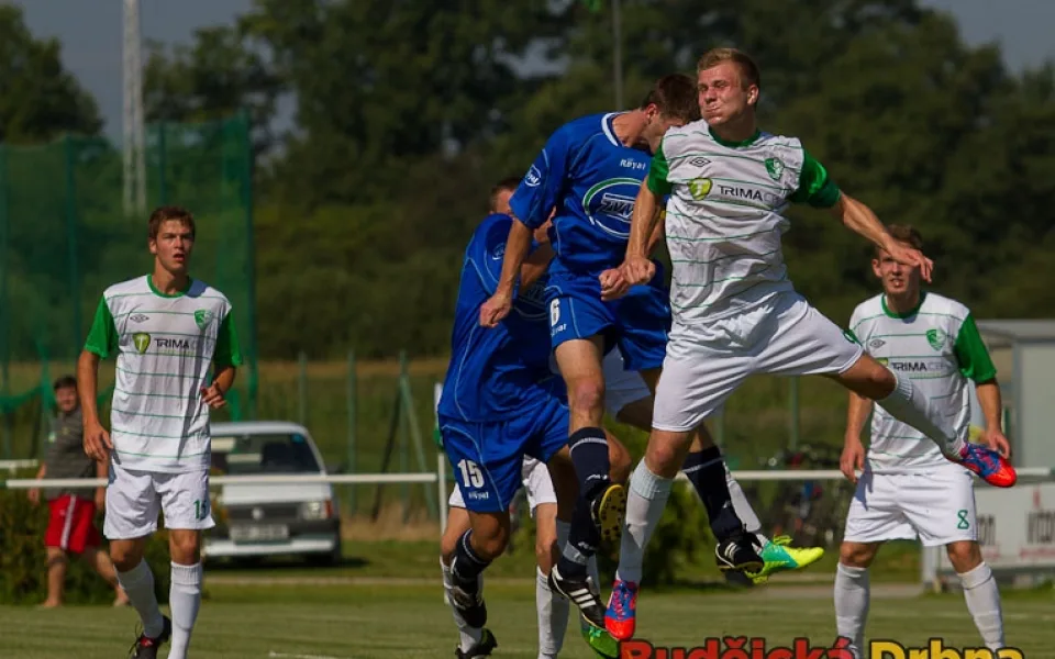 Kapitán Matoušek odvrací nebezpečný míč