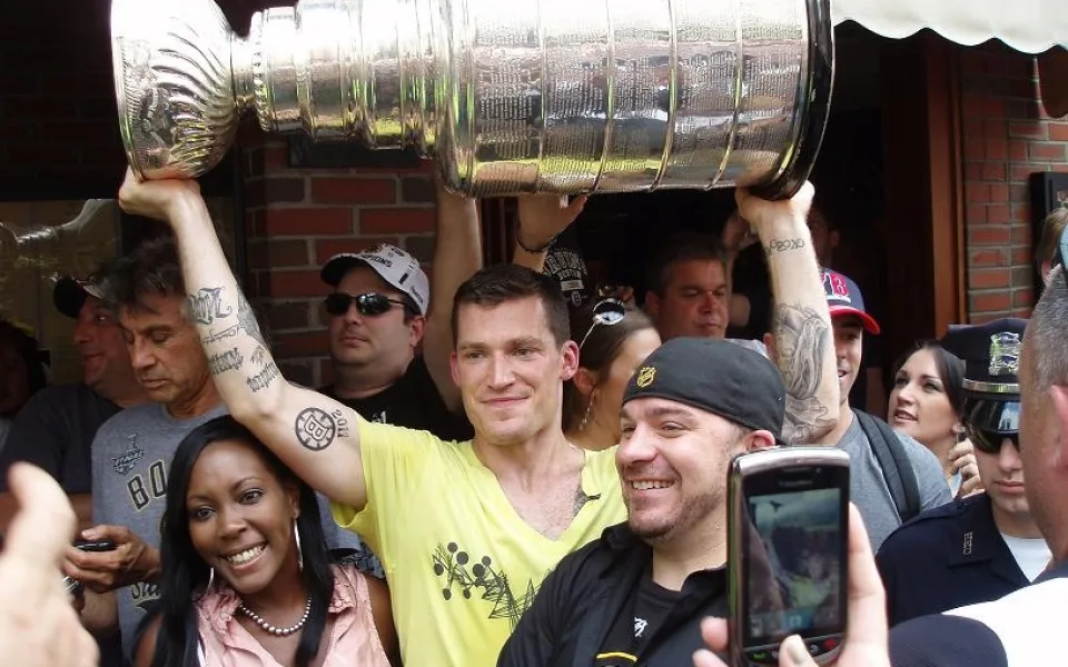 Andrew Ference se Stanley Cupem