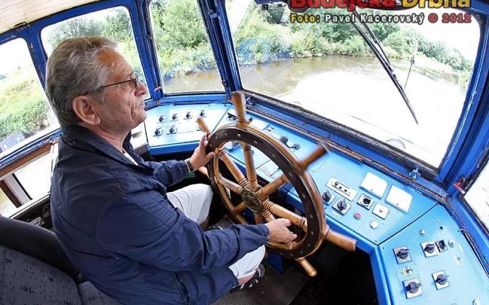 Zdeněk Hampl za kormidelním kolem Malše