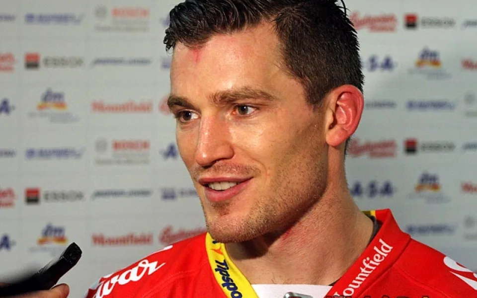 Andrew Ference zaznamenal na Spartě svůj první extraligový gól