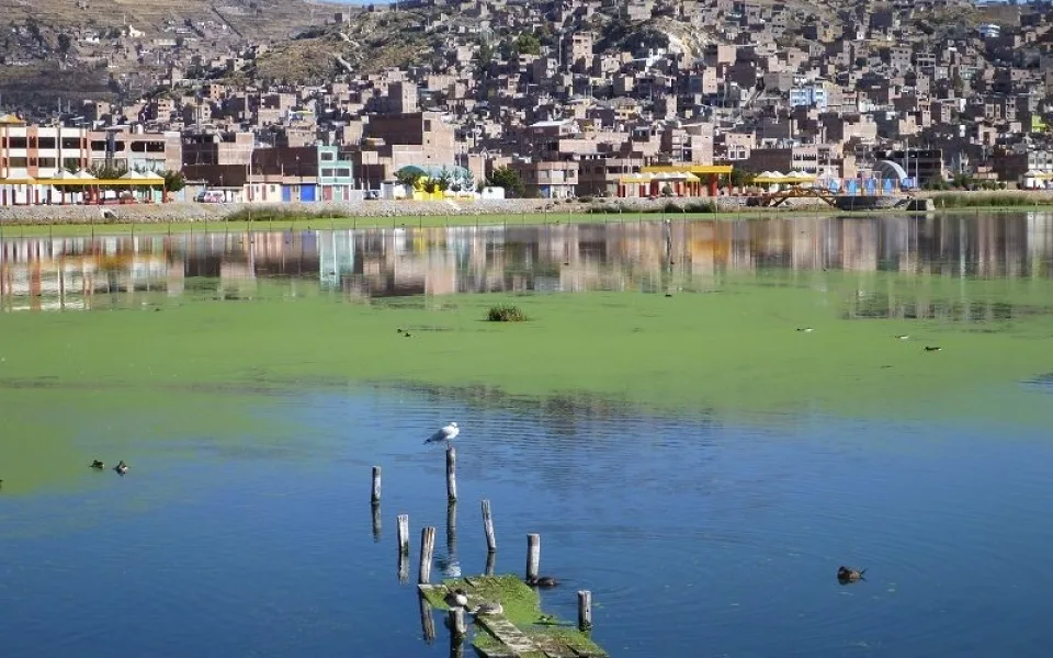 Město Puno na břehu Titicaca