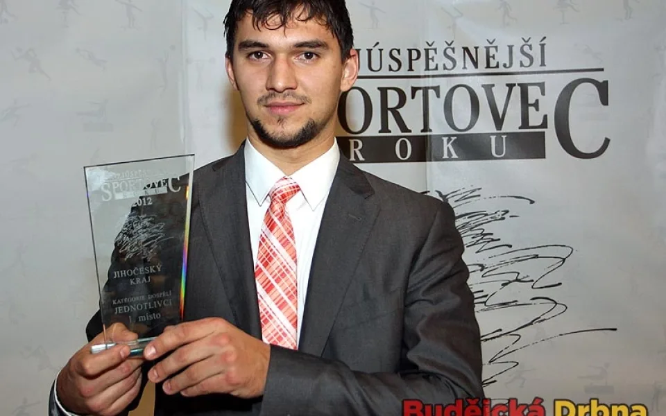 Hokejista Jakub Kovář s cenou pro nejúspěšnějšího jihočeského Sportovce roku 2012