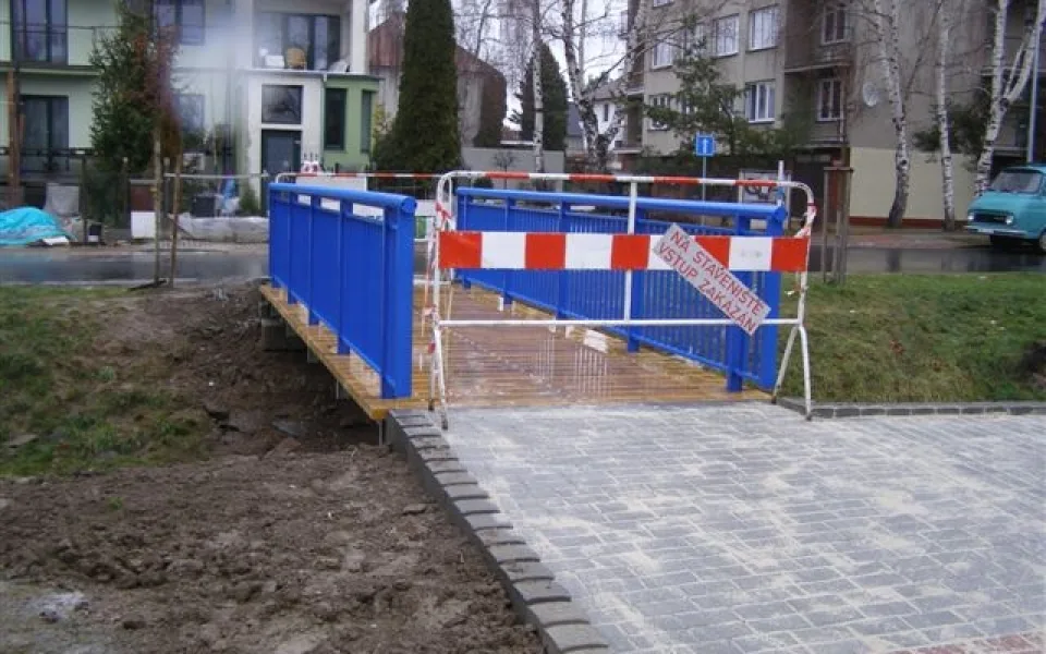 Nová lávka pro pěší před Dobrovodský potok