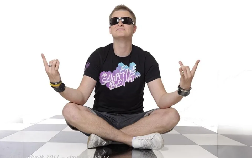 Finálový večer Maturantky Roku 2013 budou uvádět moderátoři Fajn radia Kazma (na snímku) a Bruno