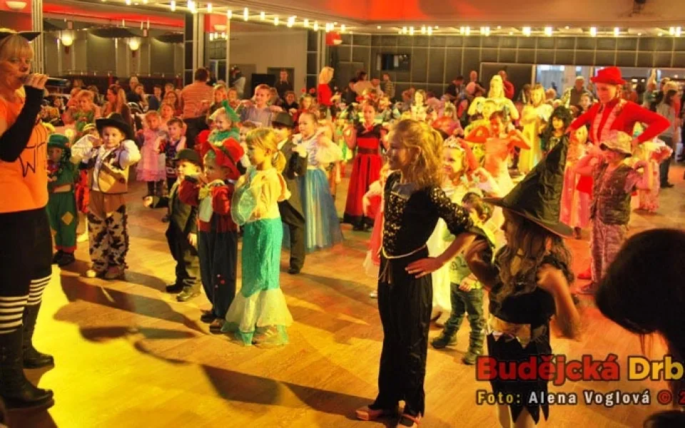 Dětský maškarní karneval v Metropolu
