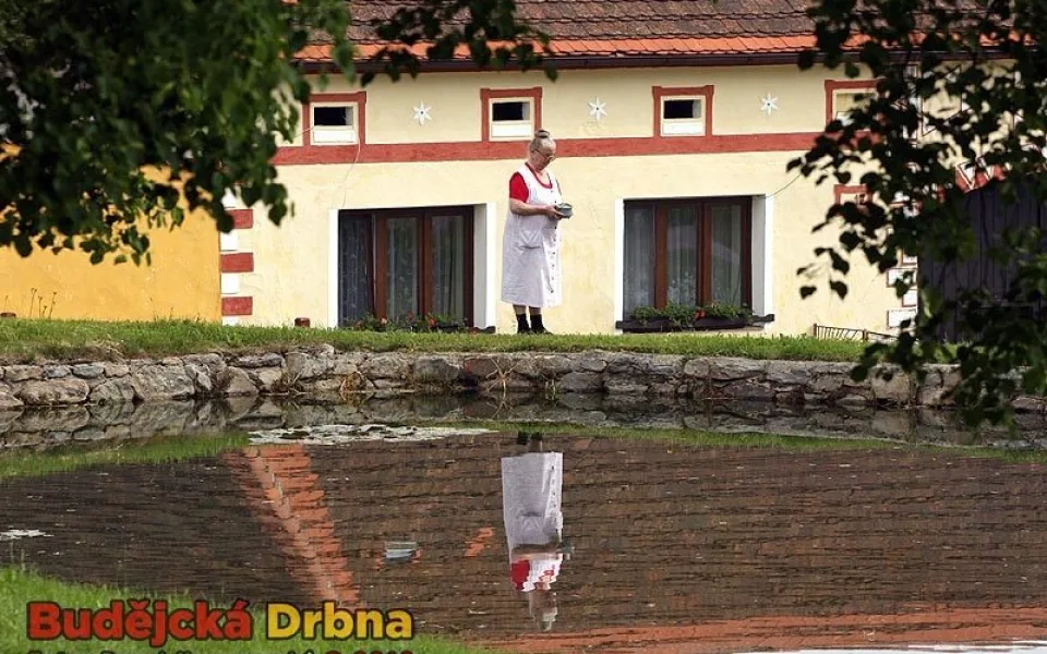 Jana Altmannová při prvním natáčecím dnu filmu Babovřesky v Dobčicích na Budějcku