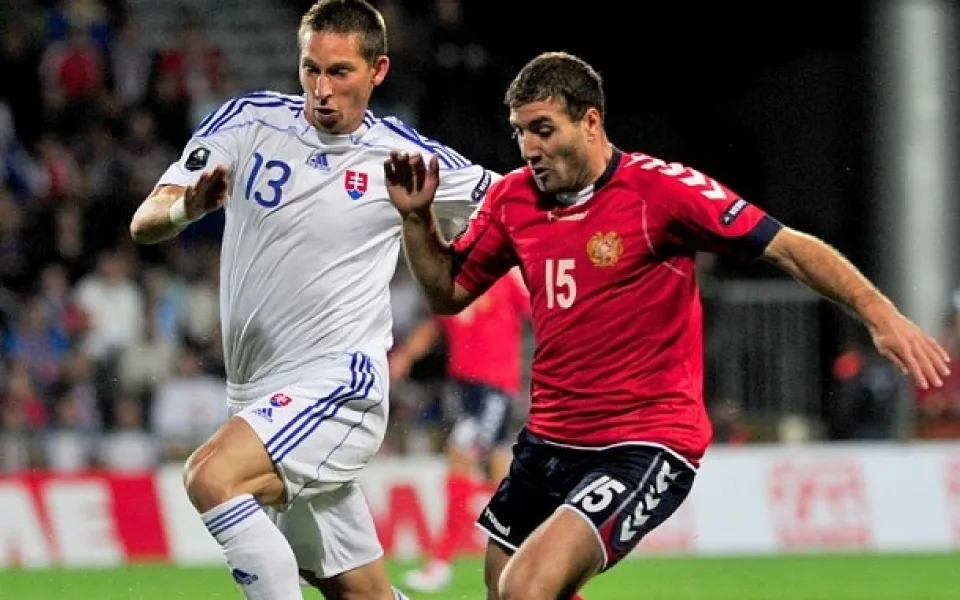 Hrayr Mkoyan (na snímku vpravo v národním dresu Arménie) posílil budějcké Dynamo