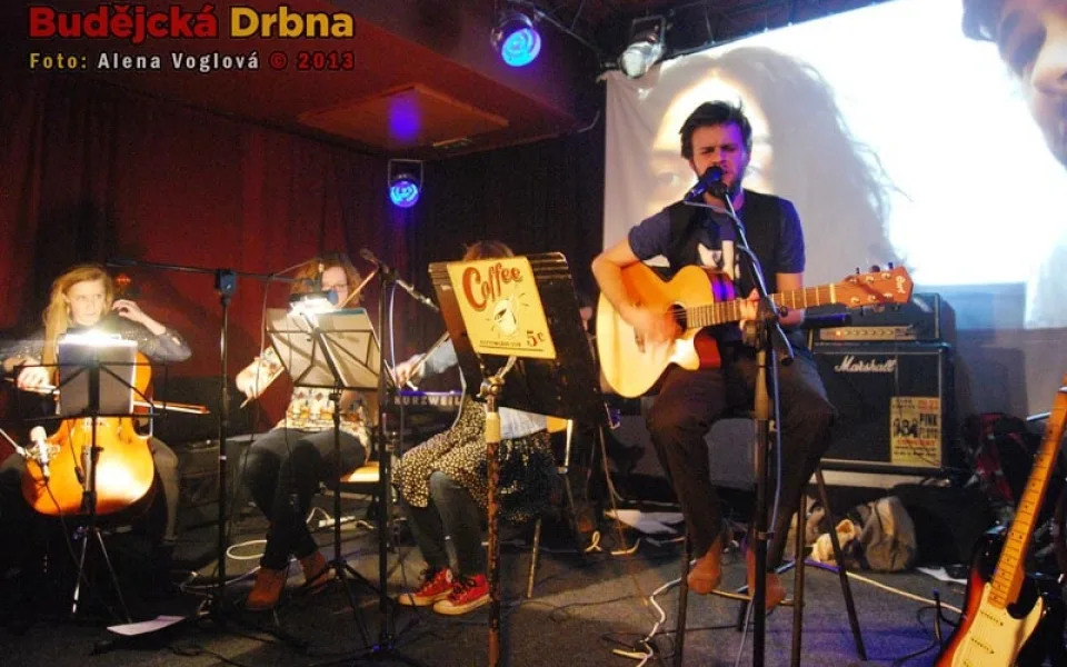 Koncert Strong Coffee v Café Klubu Slavie