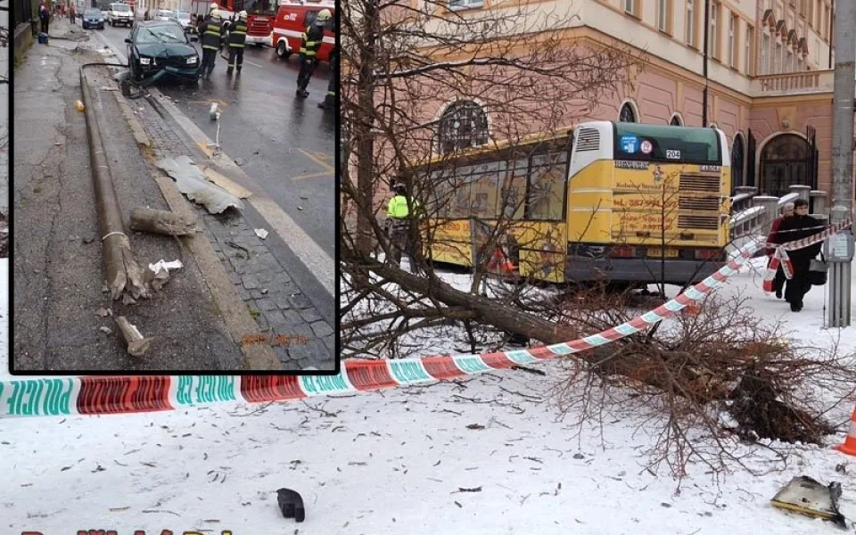 Nehoda autobusu na Senovážném náměstí
