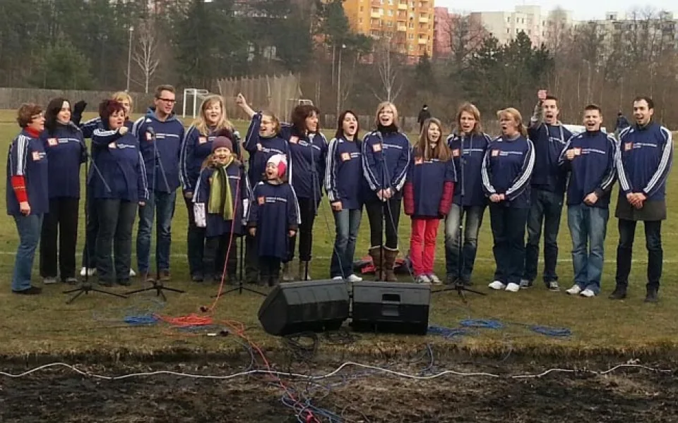 Pěvecký sbor Nuzický zvonek a jeho chorál „Naše hrdost Olympie, týnské srdce pro ni bije“