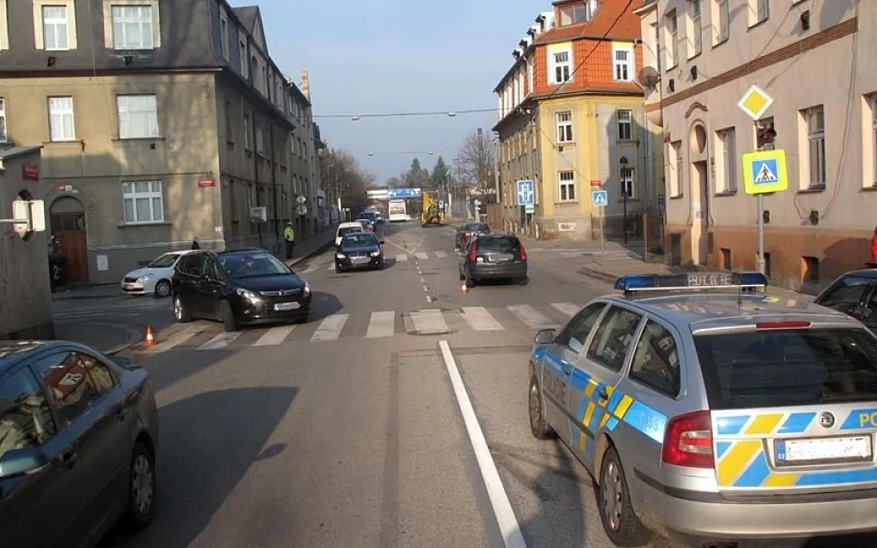 Přechod pro chodce, kde došlo ke střetu osobního auta s maminkou a její dcerou