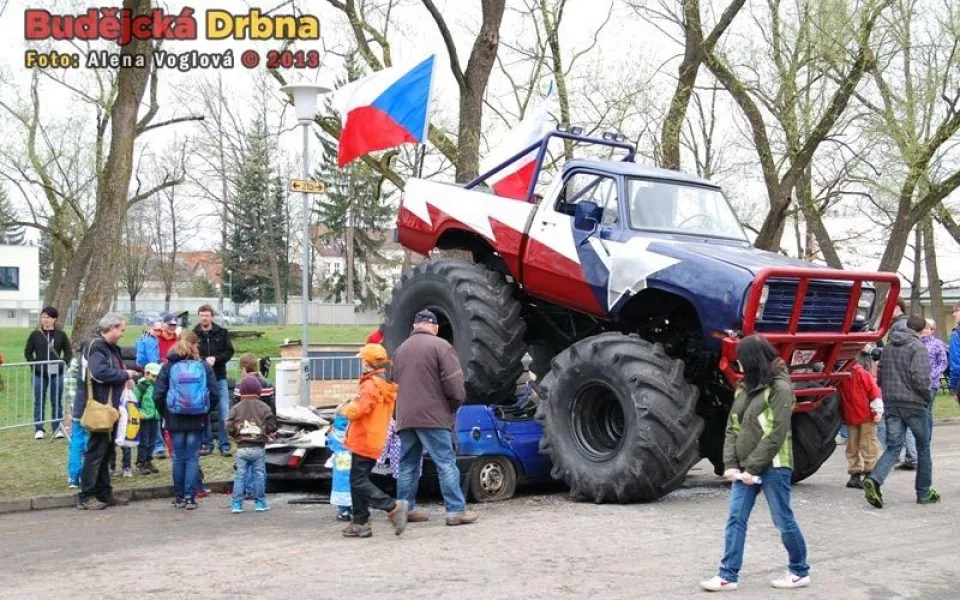 Vraky aut nevypadaly moc vábně