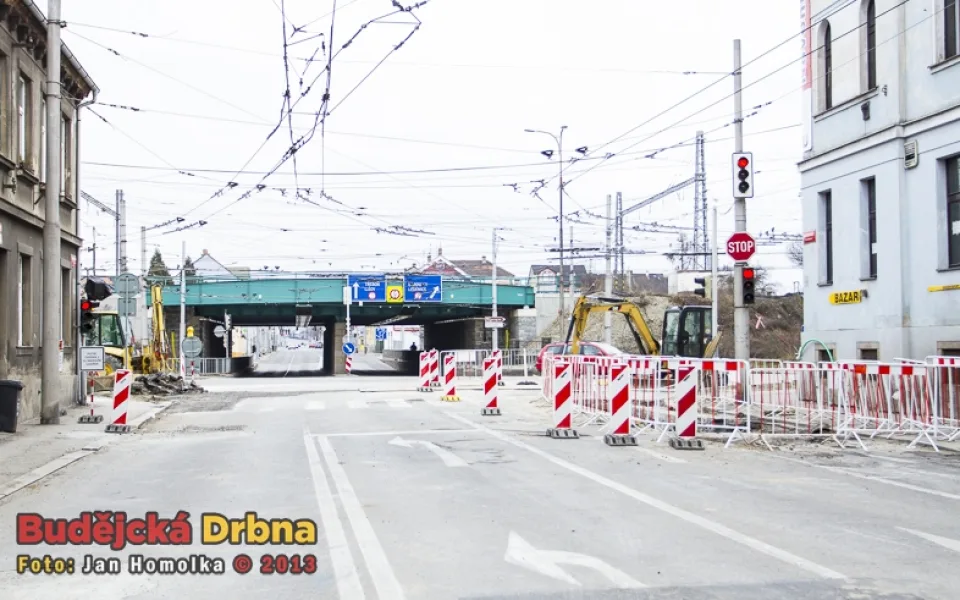 Křižovatka Rudolfovské a Nádražní u viaduktu