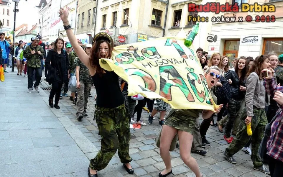 Majálesový průvod 2013