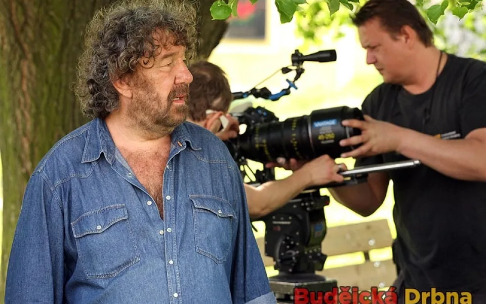 Zdeněk Troška při natáčení filmu Babovřesky