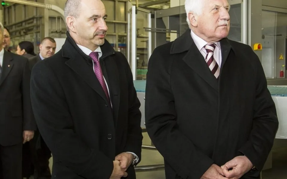 Václav Klaus (vpravo) s ministrem průmyslu a obchodu Martinem Kubou
