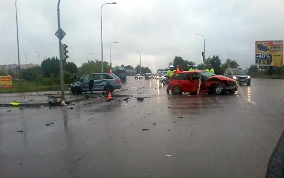 Mladá řidička BMW bojuje po nehodě o život