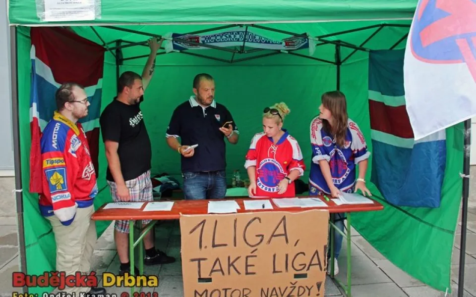 Stánek před budějckou radnicí