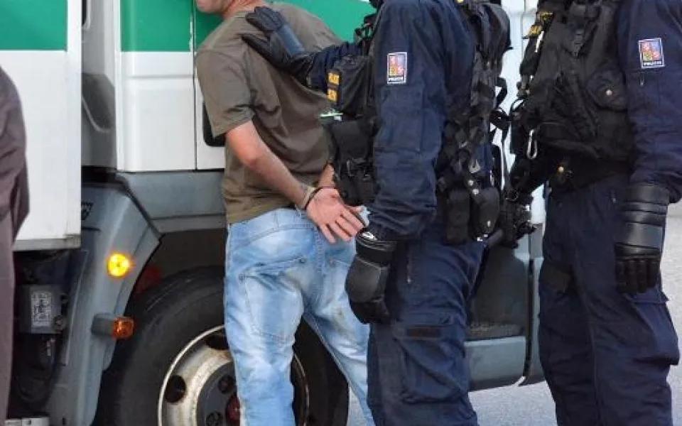 Policie obvinila první pachatele z násilností na Máji