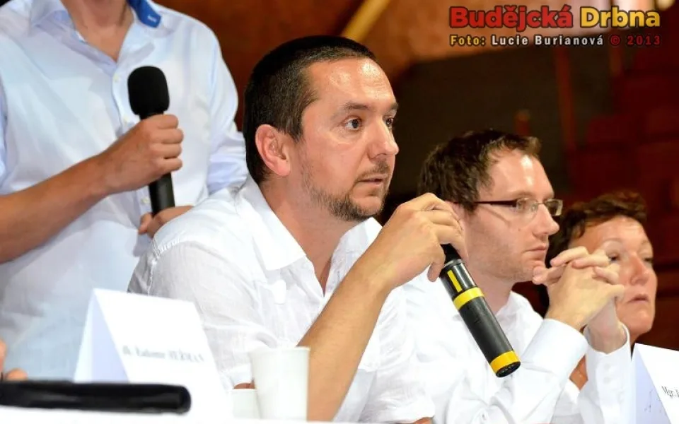 Veřejná diskuze ve Sportovní hale, Budějce 8.7.2013