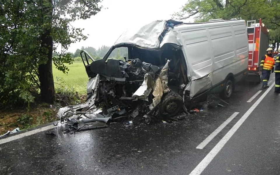 Takto skončila dodávka Iveco Daily po nejtragičtější nehodě na jihu Čech v roce 2013