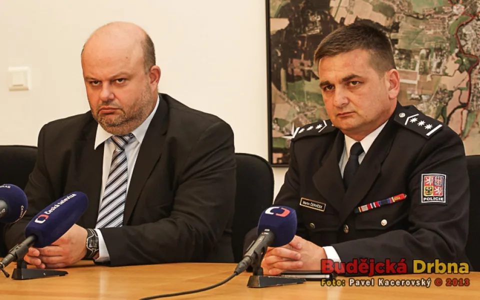 Ministr vnitra Martin Pecina (vlevo) a policejní prezident Martin Červíček