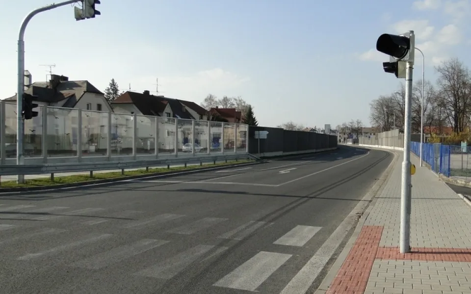 Zanádražní komunikace