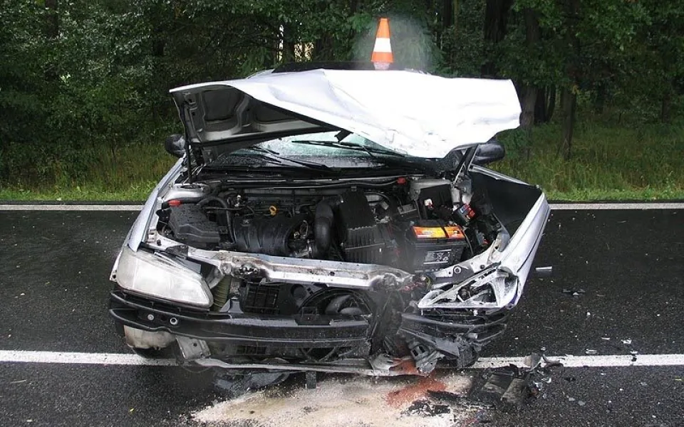 Peugeot 406 po čelním střetu s felicií