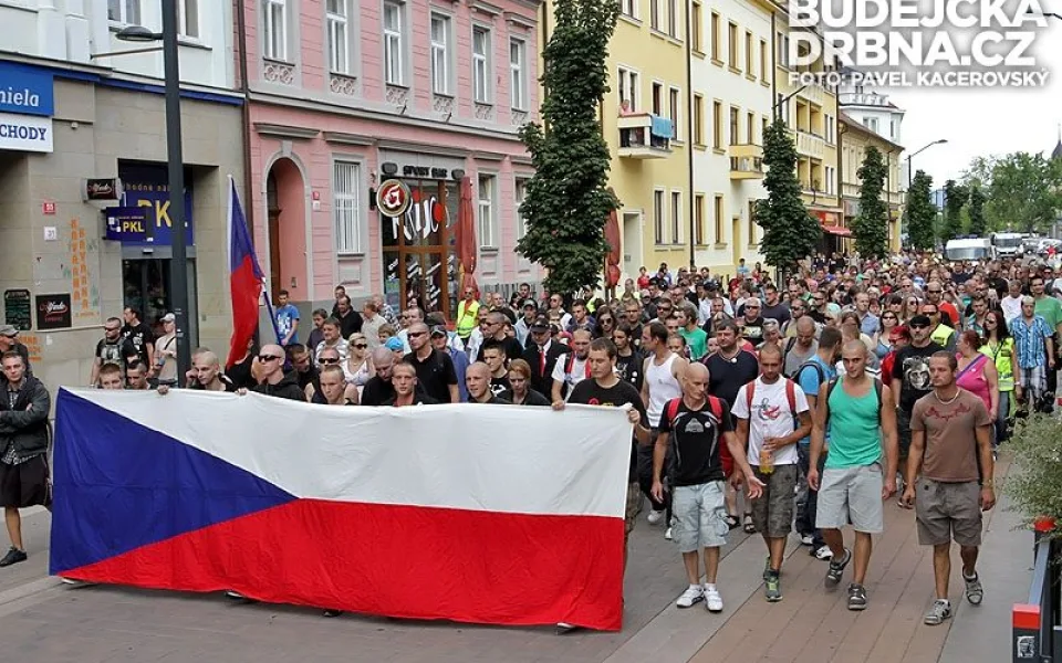Pochod demonstrantů na Lannovce