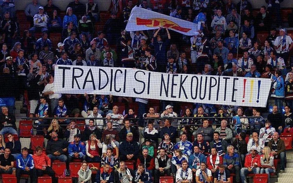 Chomutovští fanoušci v Karlových Varech