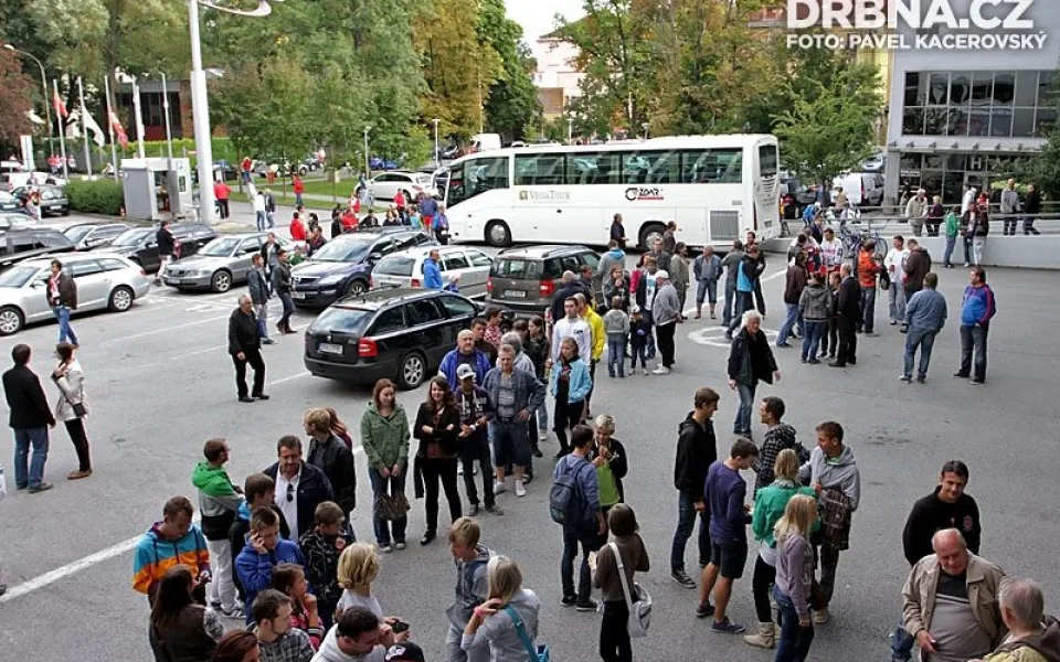 Fronty u pokladen Budvar Arény před domácím debutem proti Havlíčkovu Brodu