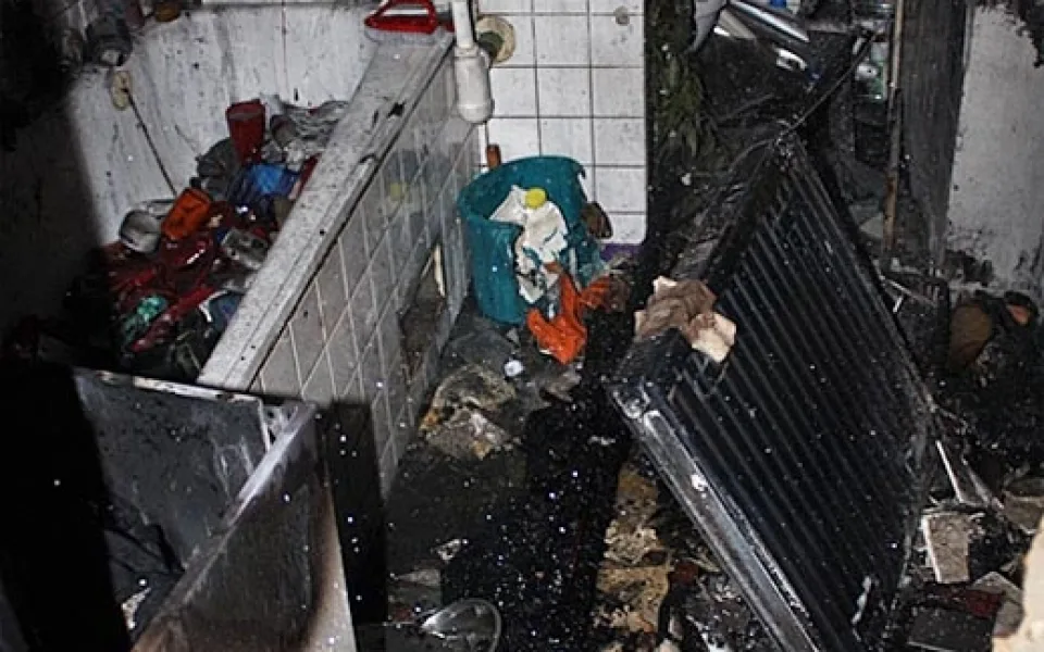 Vyhořelý byt domu v ulici Antala Staška
