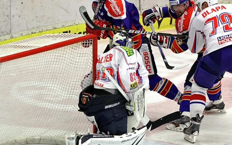 Luboš Rob mladší (vlevo) dal důležitou branku na 3:3