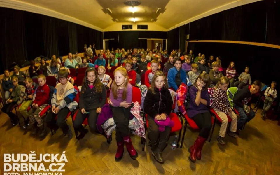 Vyhlášení výsledků 1. kola Malé energetické akademie v Divadle U Kapličky