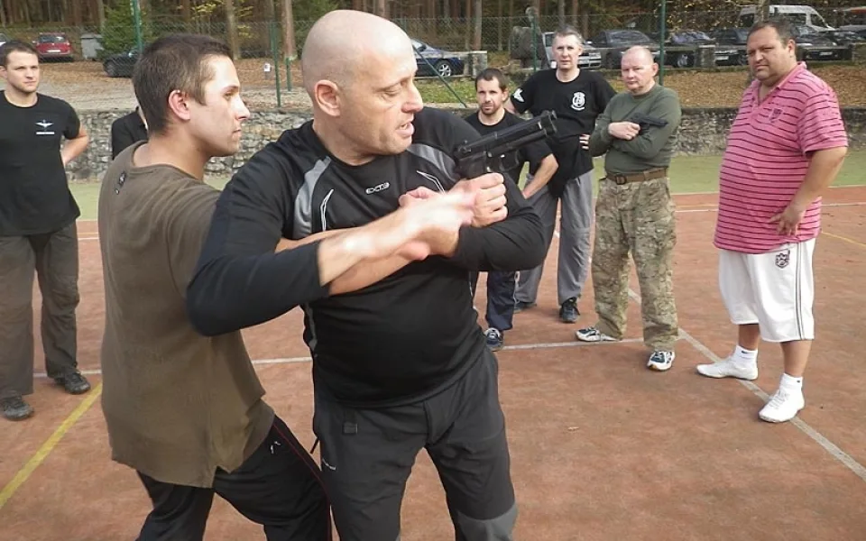 Ikona bojového systému krav maga Itay Gil při semináři v Poněšicích