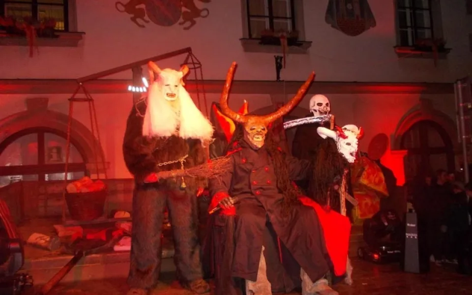 Pekelná tradice v Nových Hradech